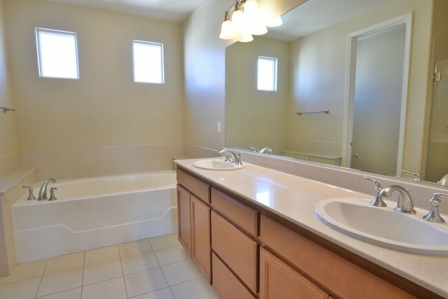 Building Photo - Beautiful & Contemporary 4 Bedroom 3 Bath Tri-level Townhome with Cupertino Schools