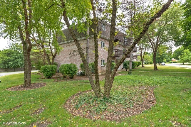Building Photo - 133 E Winchester Rd