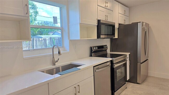 Building Photo - 1700 N Cypress Rd