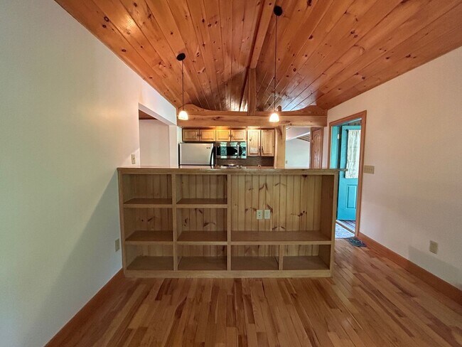 Building Photo - East AVL - Beautiful Zen Garden Apt with S...