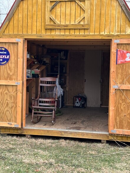 10x16 storage space available for $50/mo - 4523 Susy Ln