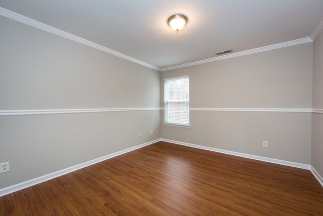 Building Photo - Great 3BD/2.5BA Home in Desirable Highland Creek!