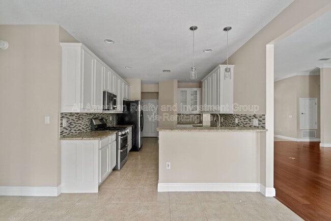 Building Photo - 4301 Hidden Lakes Dr