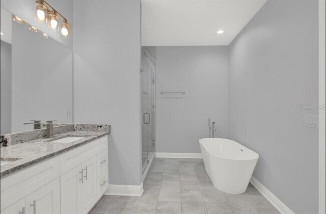 Building Photo - 405 S Westland Ave