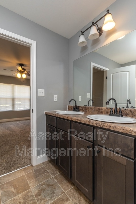 Building Photo - 920 Warrior Hill Dr