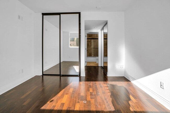 Building Photo - Great one bedroom in UTC!