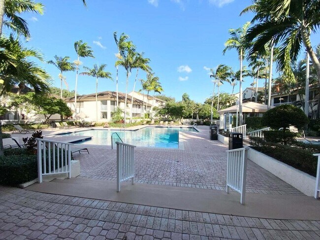 Building Photo - 3203 Glenmoor Dr