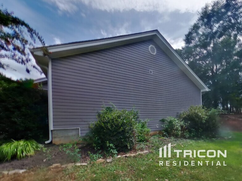 Building Photo - 6 Alderwood Ct