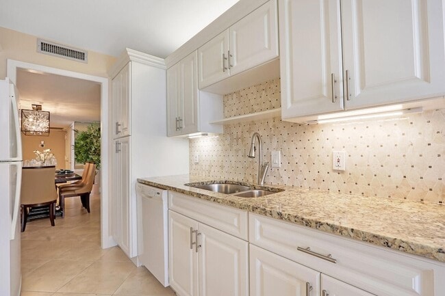 Building Photo - 4200 N Ocean Dr