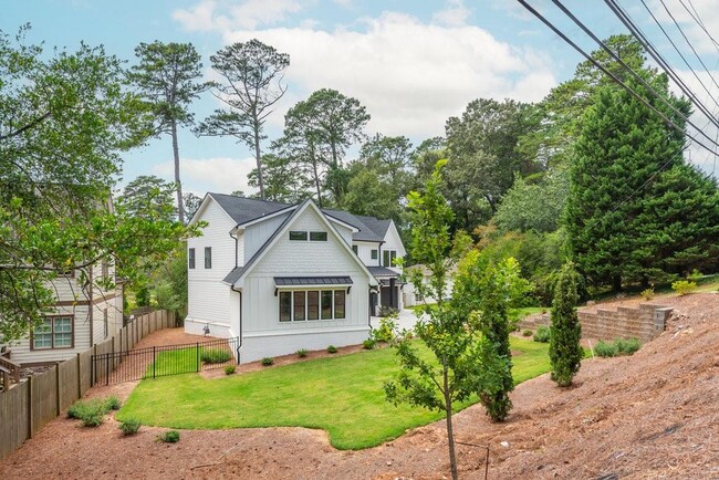 Building Photo - 4056 Ashford Dunwoody Rd NE