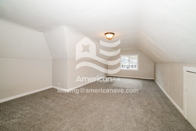 Building Photo - 1120 W McClure Ave