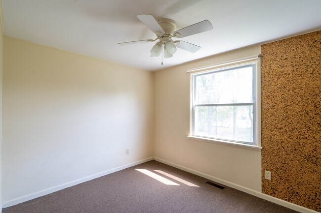 Building Photo - 2 Rorbach Ln