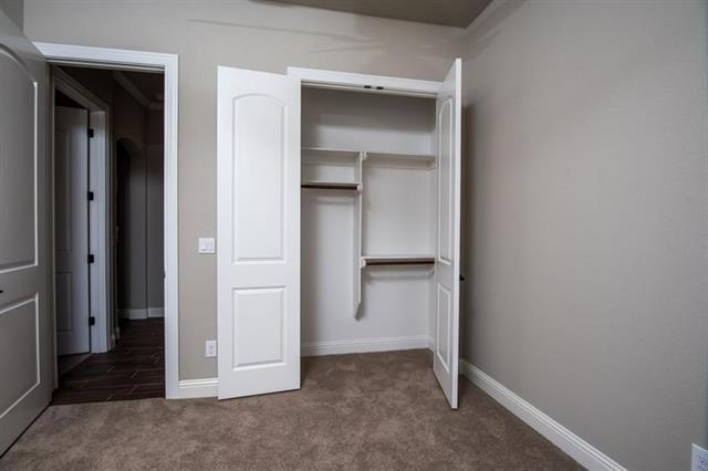 Building Photo - 301 Oar Wood Dr
