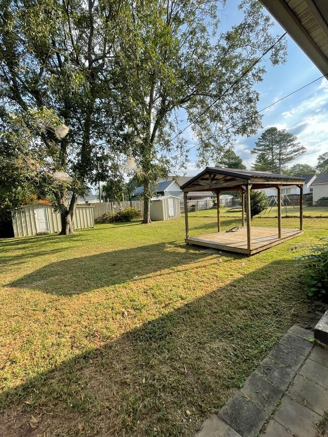Building Photo - House for rent