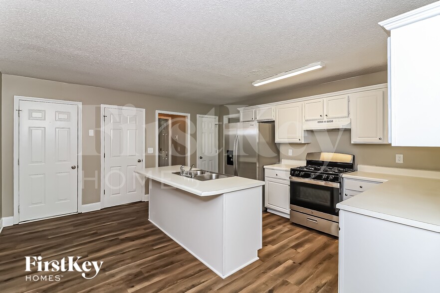 Building Photo - 3727 Lockerbie Ln