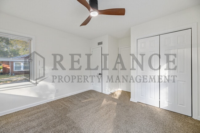 Building Photo - 2046 N Burns Ave