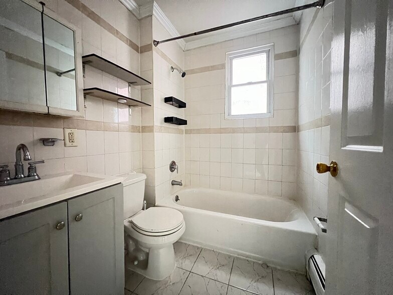 262 Bergen Ave 3R - 268 Bergen Ave