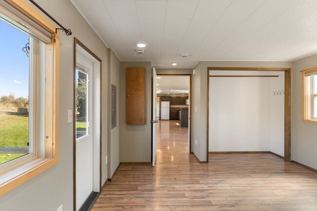 Building Photo - 1-bedroom, 1.5-bathroom open concept