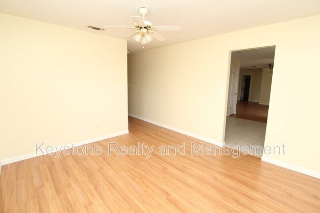 Building Photo - 1175 Schatten St