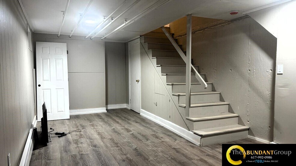 Building Photo - 222 Hamilton St