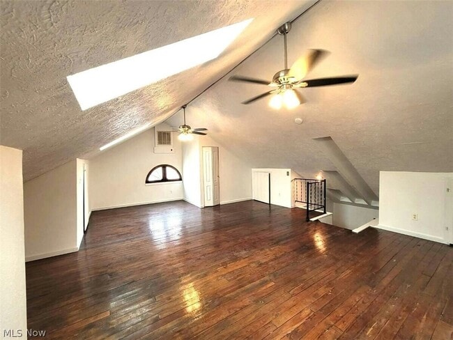 Building Photo - 1303 Lakeland Ave