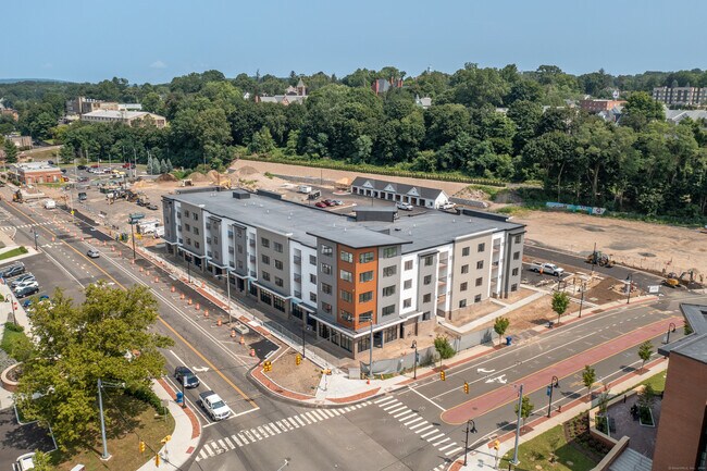 Building Photo - 100 N Main St