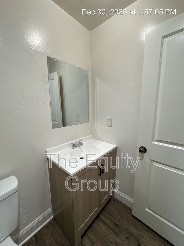 Building Photo - 352 S Blackstone St