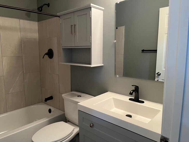 Building Photo - 236 McMurtry Rd