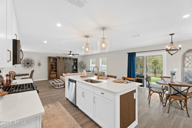 Building Photo - 2865 Firethorn Ave