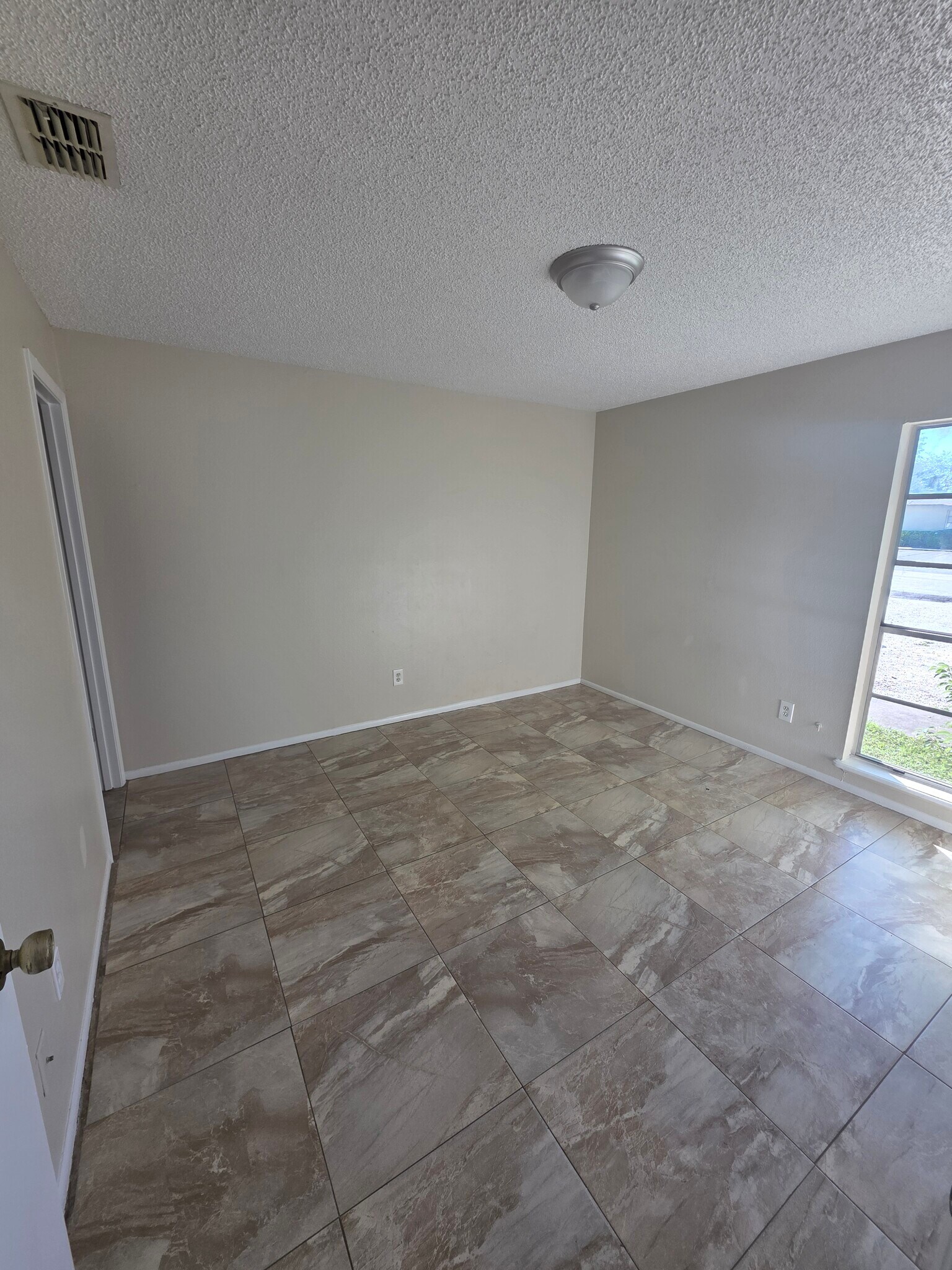 Building Photo - 5370 SE 30th Pl