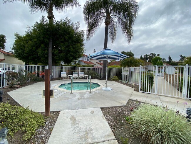 Building Photo - Beautiful Single Story Home in Shadow-Ridge!