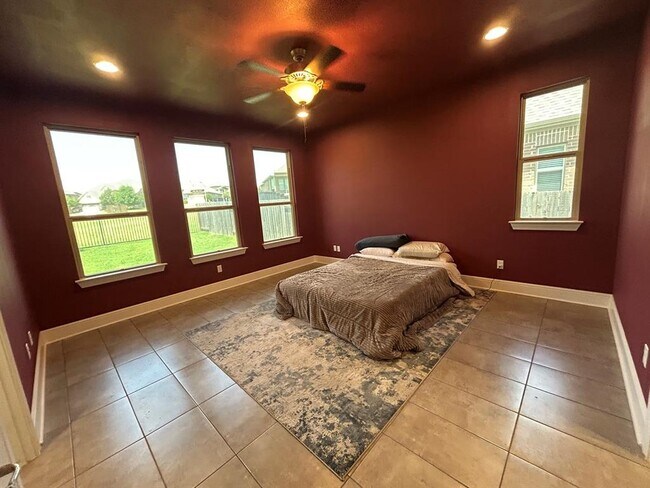 Building Photo - 305 Crossvine Trail