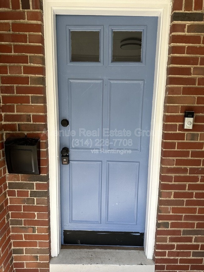 Building Photo - 425 Bismark Ave