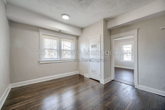 Building Photo - 2416 E 22nd St