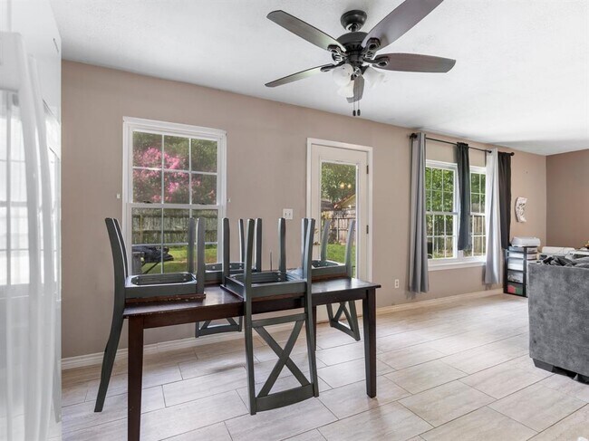 Building Photo - 2208 Gontier Dr