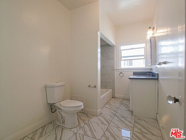 Building Photo - 109 S Berendo St