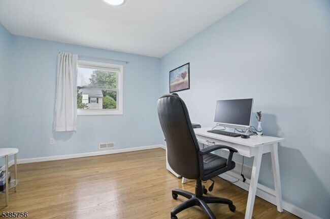 Building Photo - 82 Eaton Pl
