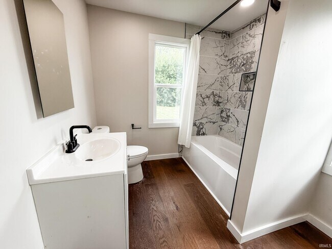 Building Photo - 1924 N Indiana Ave