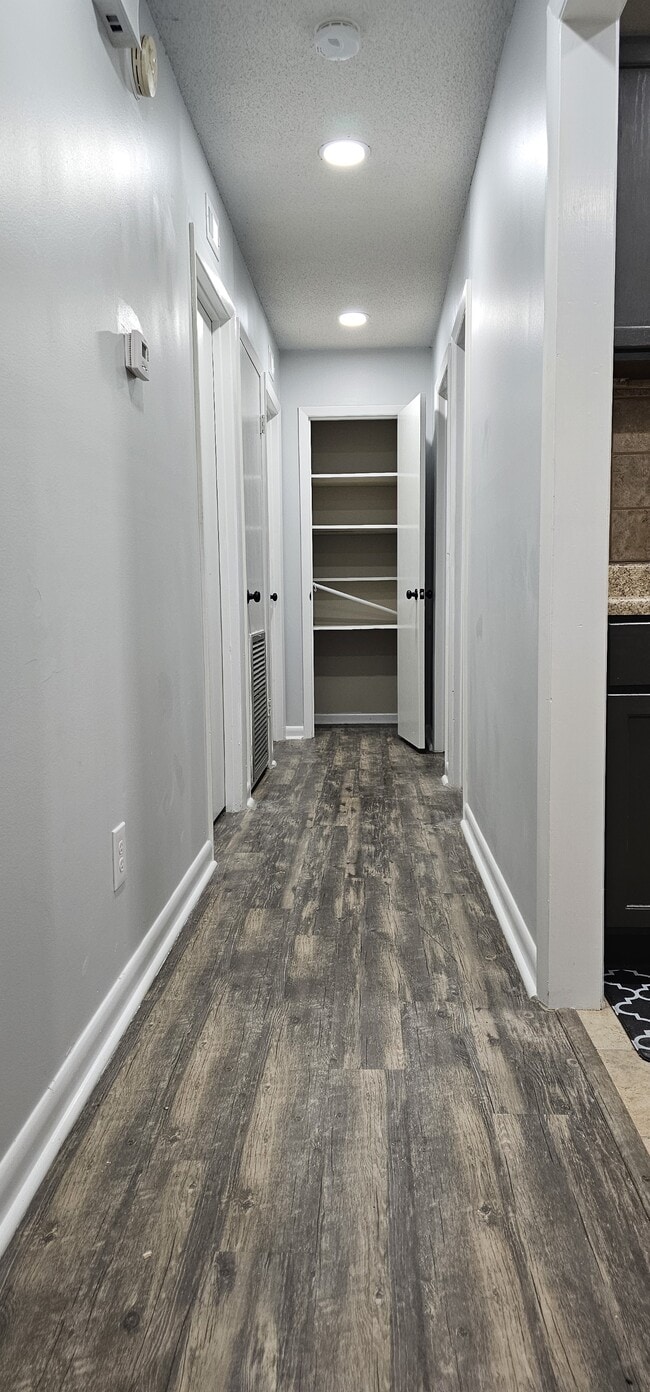 Building Photo - 605 Melbourne Dr