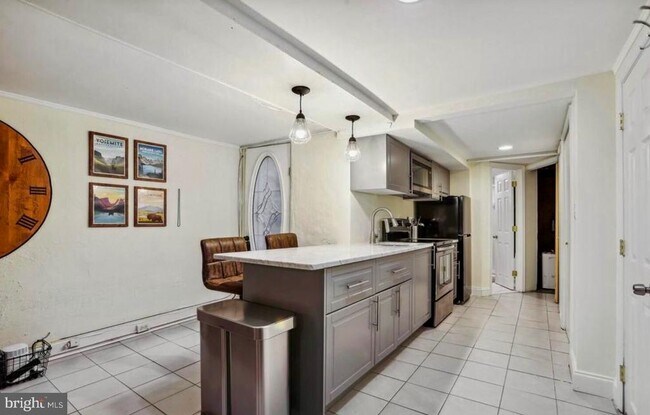 Building Photo - 726 3rd St NE