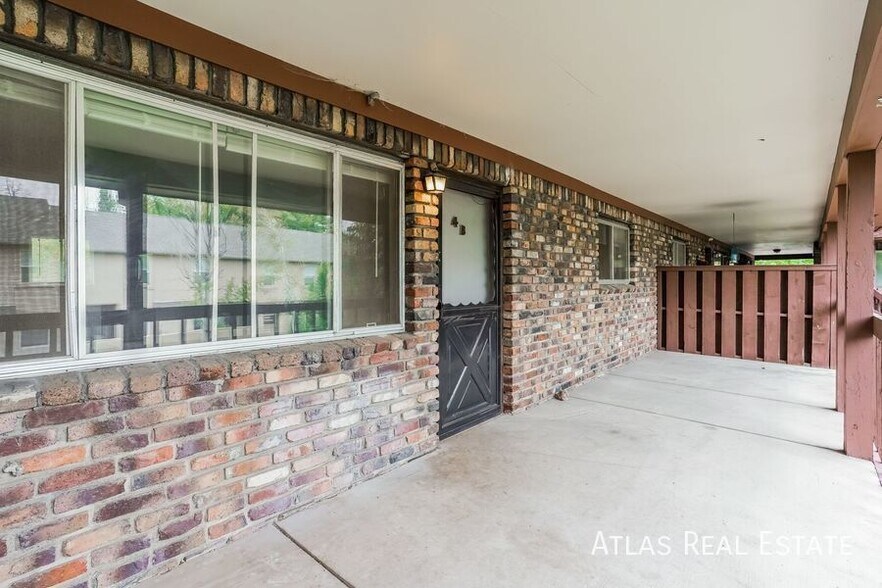Building Photo - 64 Newport Cir