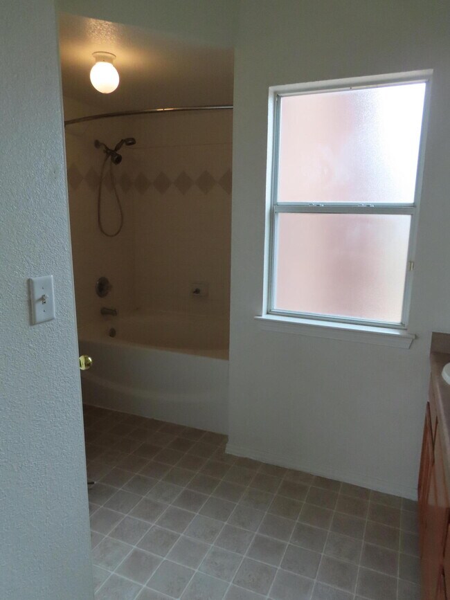 Building Photo - 12860 Tierra Lince Dr