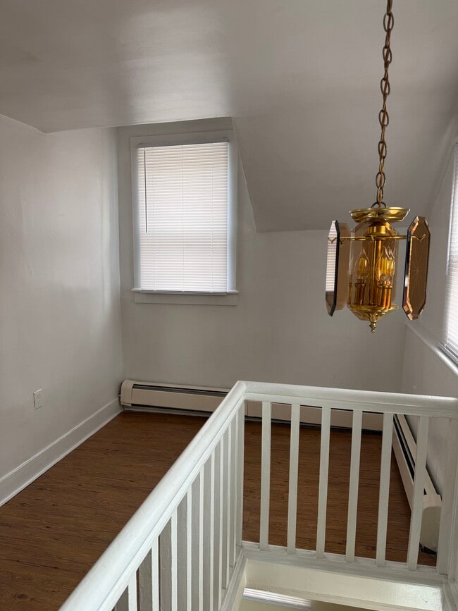 Building Photo - 958 Main St