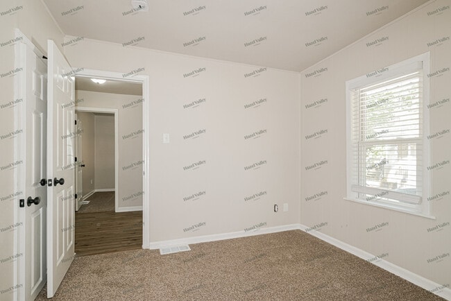 Building Photo - 529 La Motte Ln