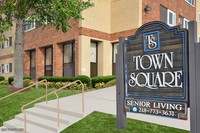 Building Photo - Town Square Apartments
