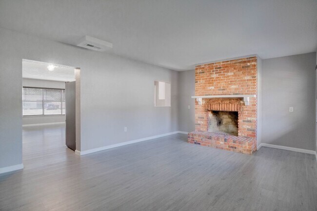 Building Photo - Updated 3/2 Pool Home in Apopka in the Mt. Plymouth Lakes Area