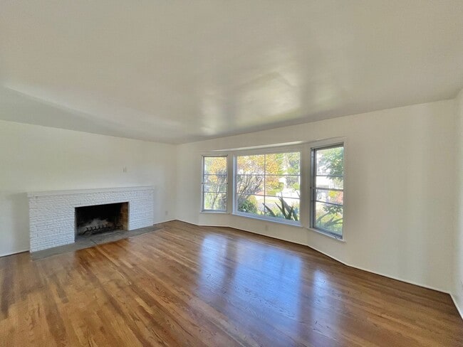 Building Photo - Charming West LA Home!