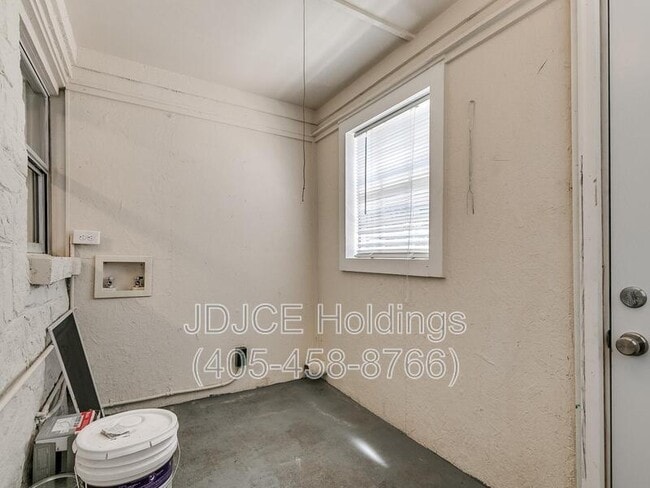 Building Photo - 422 Wilson Dr