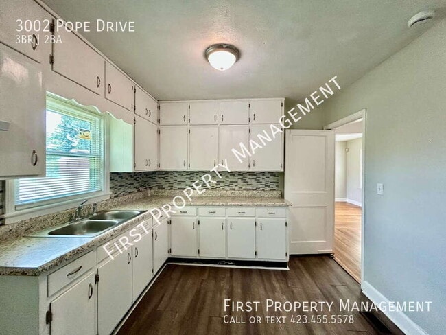 Building Photo - 3002 Pope Dr