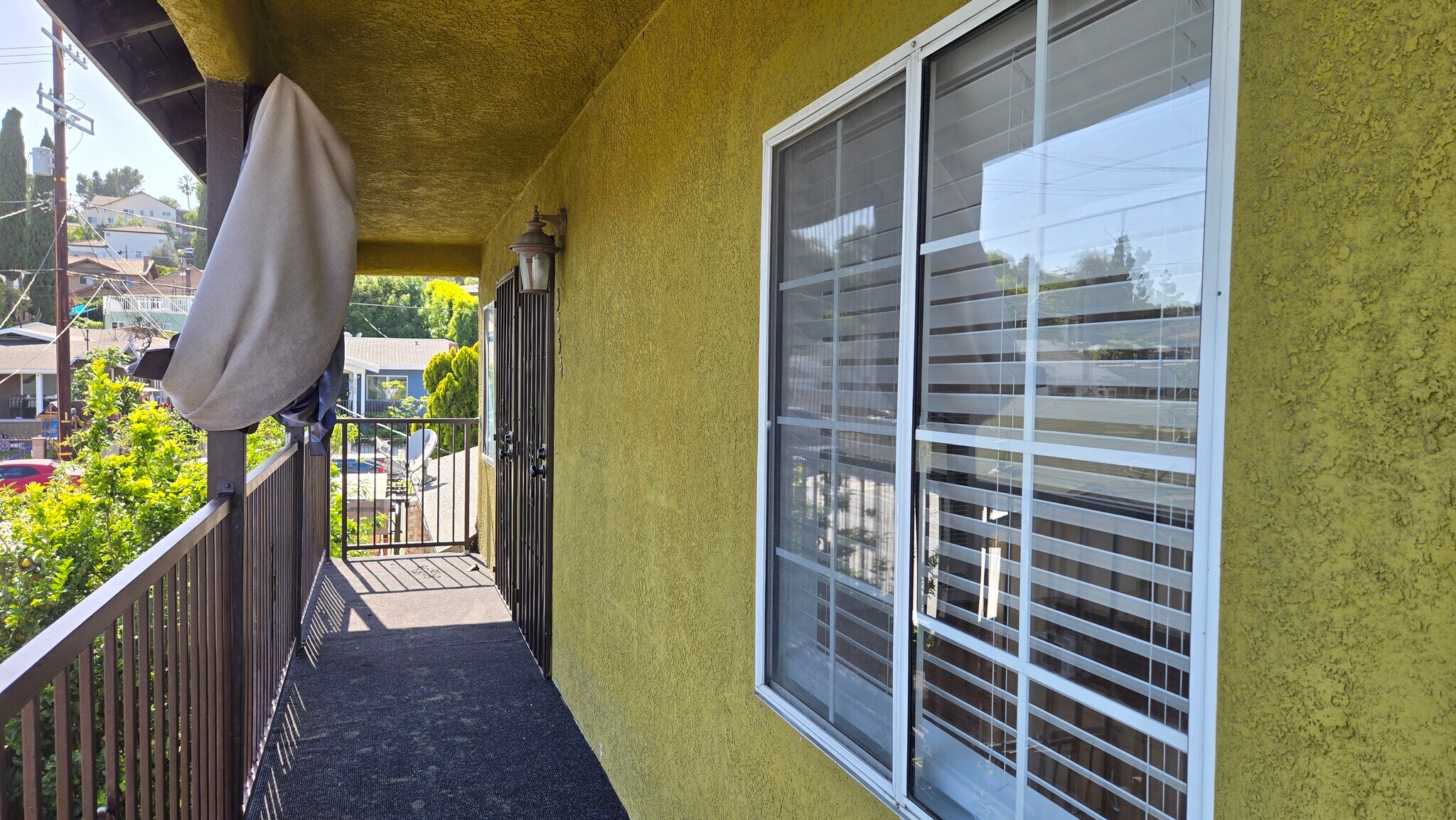 Building Photo - 3554 Locke Ave